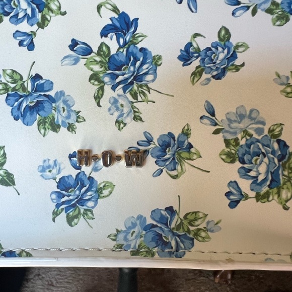 HOUSE OF WANT WE ARE CHIC VEGAN LEATHER TOP HANDLE CROSSBODY IN BLUE FLORAL. - Picture 16 of 17